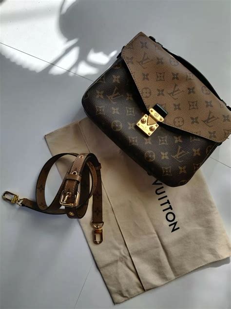 lv metis reverse original vs fake|pochette metis counterfeit.